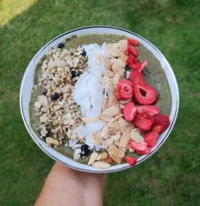 Chocolate Berry Green Smoothie Bowl