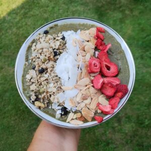 Chocolate Berry Green Smoothie Bowl