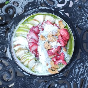 Oxalate-Sensitive Apple Berry Smoothie Bowl