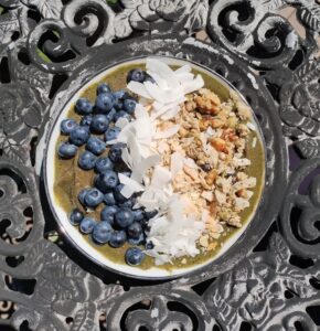 Peach and Blueberry Green Smoothie Bowl