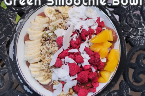 Raspberry and Peach Green Smoothie Bowl