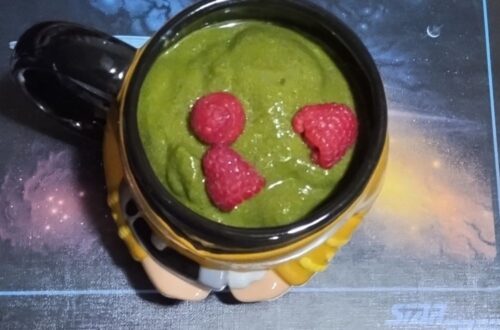 Raspberry Pineapple Ginger Green Smoothie