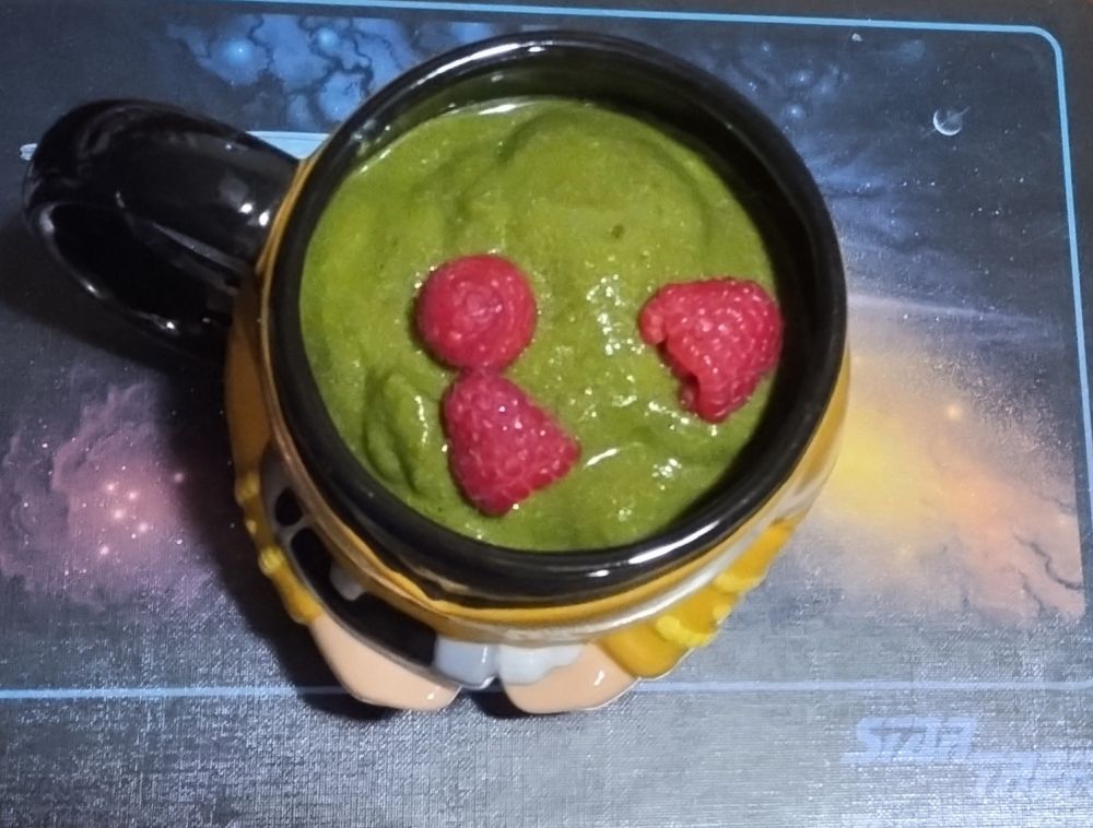 Raspberry Pineapple Ginger Green Smoothie
